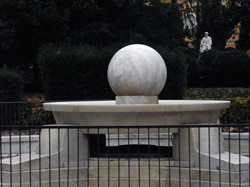 Monumento a Piazza Gramsci, Carrara